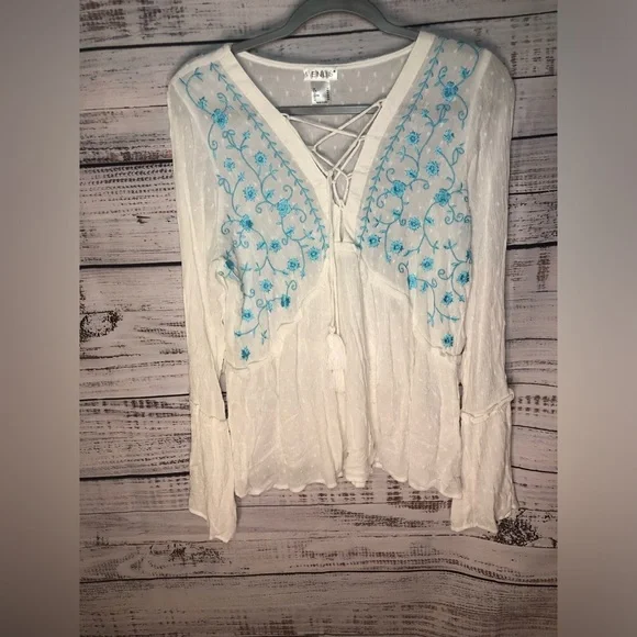VENUS White and Teal 3/4 Sleeve Embellished Blouse sizes 8,10 and 14 NWOT - Picture 14 of 15